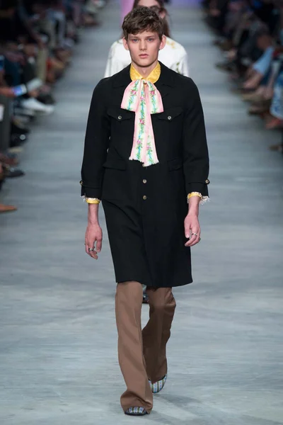 Look 48